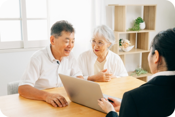老夫婦と社員