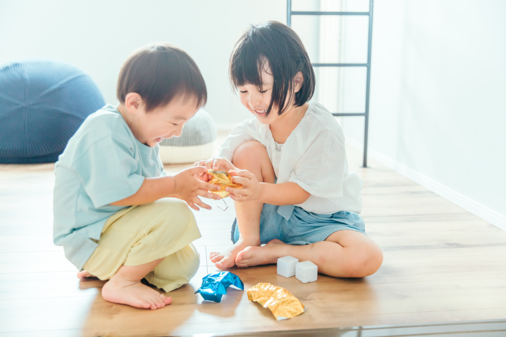 遊ぶ子供